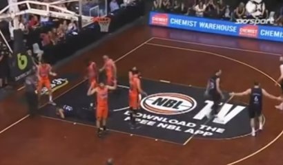 [VIDEO] Desafortunada acción le sacó un ojo a un jugador en el baloncesto neozelandés