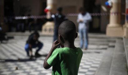 Comunidad haitiana rechaza emisión de documental de Canal 13 que “estigmatiza” a su población