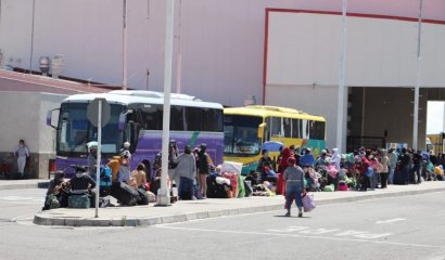 Frontera abierta de Colchane a un paso del colapso: Buses piratas traen migrantes a Santiago