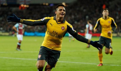 Alexis, figura en Inglaterra: anota "hat trick" y es goleador de la liga