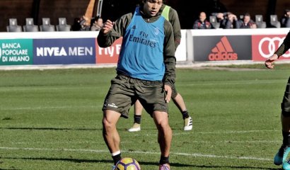 Matías Fernández volvió a entrenar con normalidad en el Milan y podría jugar vs la Roma