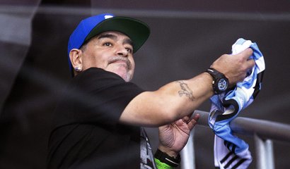 La polémica imagen de Maradona que desata críticas y repudio en todo el mundo