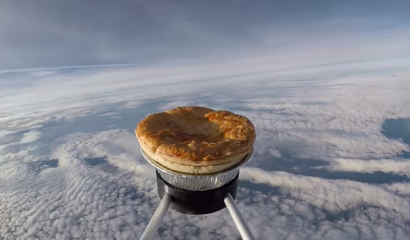 Lanzan un pastel al espacio e intentan cocinarlo