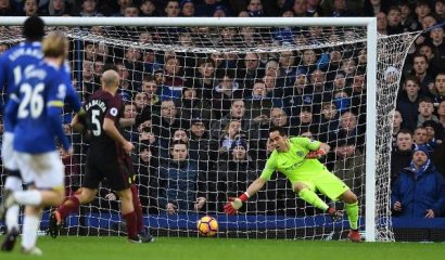 Claudio Bravo sigue sufriendo en Inglaterra y recibió dura goleada con el City