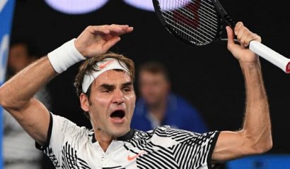 Sorpresiva derrota de Andy Murray y sólido triunfo de Roger Federer en octavos