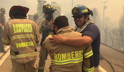 ULTIMO MINUTO: muere bombero que rescataba a familia de incendio forestal.