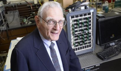 A los 94 años el inventor de la batería de Li-Ion vuelve a la carga con una batería aún mejor