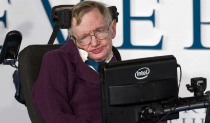 Stephen Hawking propone un gobierno mundial para evitar que la tecnología se "salga de control"  Fue