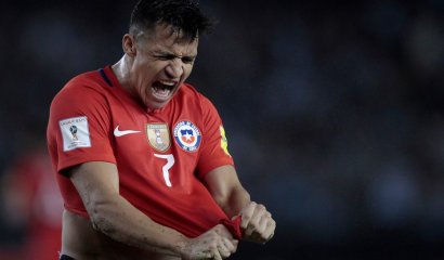 Chile cayó ante una discreta Argentina gracias a un penal y queda obligado a ganar en casa