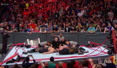 Big Show y Braun Strowman destruyen el ring de WWE
