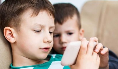 Estudio indica que bebés que usan pantallas táctiles duermen un poco menos