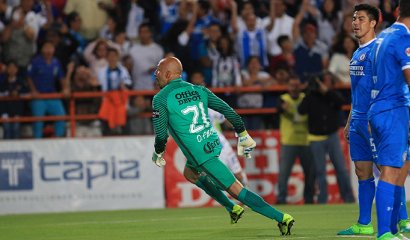 El increíble gol en los descuentos de portero de 44 años que lo transformó en "figura" en el fútbol