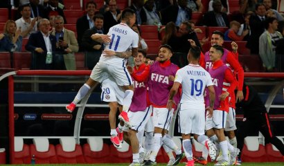 Chile vence a Camerún en polémico duelo marcado por el "videoarbitraje"