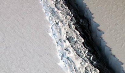 La Antártida se divide en icebergs gigantes