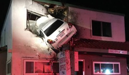 Se creyó Toretto y terminó incrustado en el segundo piso de una casa