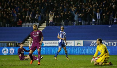 Nada pudo hacer Bravo ante el Wigan de 3ra. que sorprendió de contra y eliminó al City