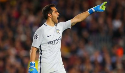 A pesar de no jugar, Claudio Bravo sumó su segundo título en Manchester City