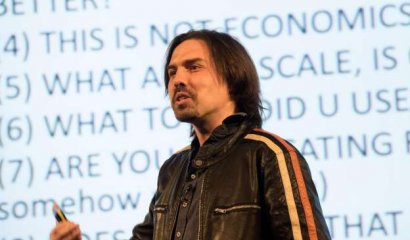 Proyecto de físico chileno busca reemplazar a los políticos con sistema de inteligencia artificial