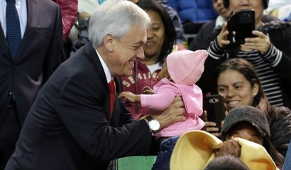 Piñera ovacionado por inmigrantes en el estadio Víctor Jara: “Bienvenidos los que vienen"