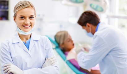 Colegio de Dentistas denuncia a grandes prestadores de inflar precios y ofrecer descuentos falsos