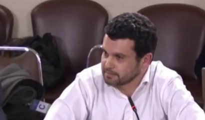 Diputados cuestionan a experto por no usar chaqueta ni corbata ¿Se debe exigir?