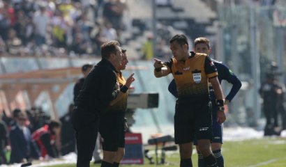 Informe del árbitro complica a Frank Kudelka
