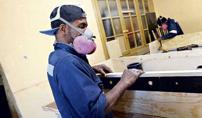 Inmigrantes: Haitianos y peruanos lideran reclamos por despidos según la inspección del trabajo