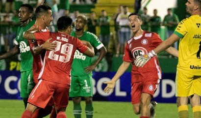 U. La Calera estuvo firme como el cemento y eliminó a Chapecoense de la Copa Sudamericana