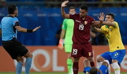 3 goles anulados: Brasil empató con Venezuela y se fue entre pifias (Árbitro chileno en la polémica)