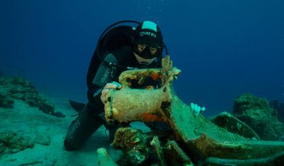 Buzos hallan un cementerio de antiguos barcos cerca de una isla griega