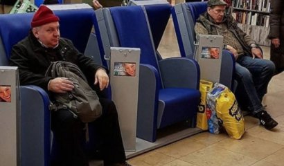 "Miserable men": el Instagram que empatiza con los hombres que acompañan a las mujeres al mall