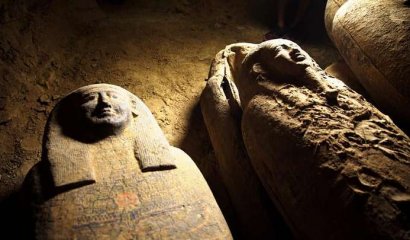 Descubren 13 ataúdes completamente sellados de 2.500 años de antigüedad en Egipto.