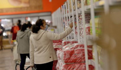 Poder adquisitivo en retroceso: remuneraciones reales anotan su mayor caída en casi 30 años