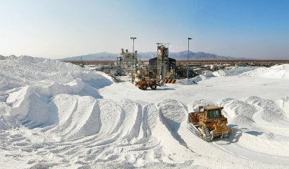 SQM versus Codelco: el litio “privado” pagó al fisco más que el cobre estatal en el primer semestre