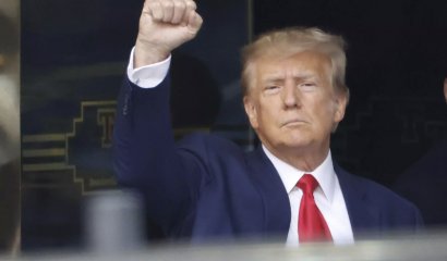 Trump se entrega a la justicia y se convierte en el primer expresidente de EE.UU. en enfrentar cargo