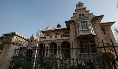 Fundación Salvador Allende pagó deuda de $560 millones al Serviu con obras de arte