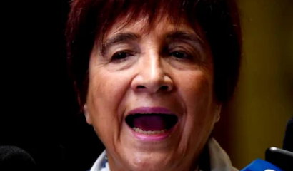 Diputada Comunista Carmen Hertz en la mira por viaje a España mientras estaba con licencia médica