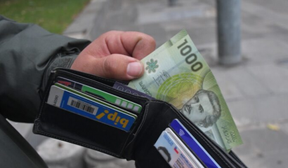 La dolencia en el bolsillo de los chilenos: sueldo no alcanzaría hasta fin de mes y hay poco ahorro