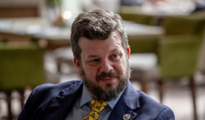 Kaiser dice no estar de acuerdo con violaciones a derechos humanos tras dichos sobre golpe de Estado